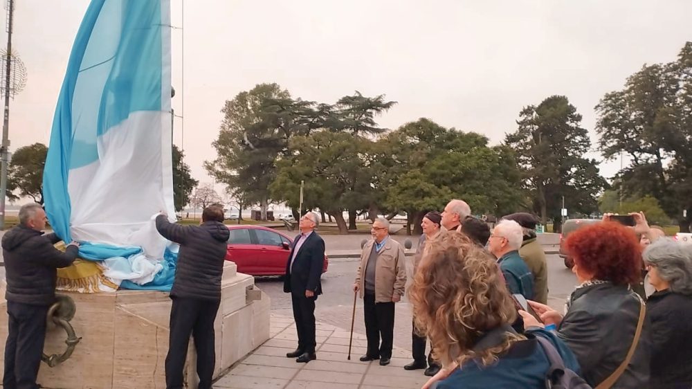Ceremonia de Izamiento en el Mástil Mayor del Monumento Nacional a la Bandera