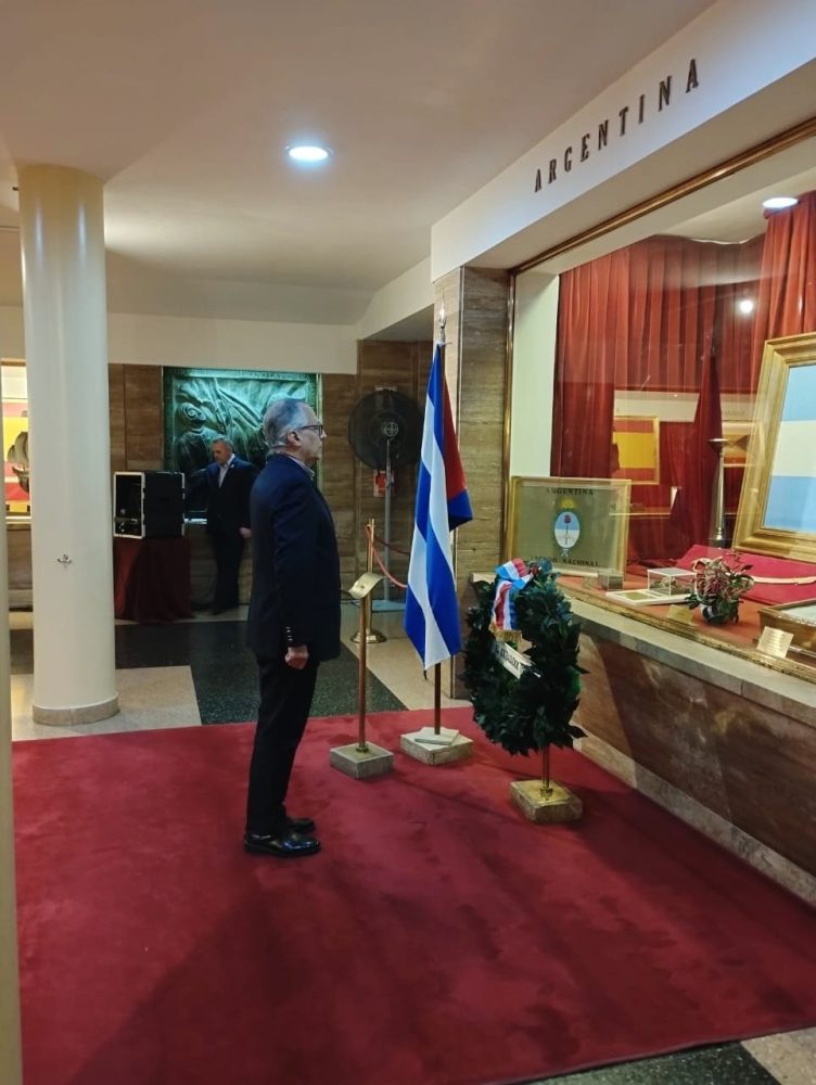 Ceremonia de Izamiento en el Mástil Mayor del Monumento Nacional a la Bandera